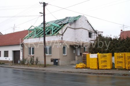 rekonstrukce RD_01_Brno venkov_20051113Nové krovy 1  MORo  MORv r.JPG