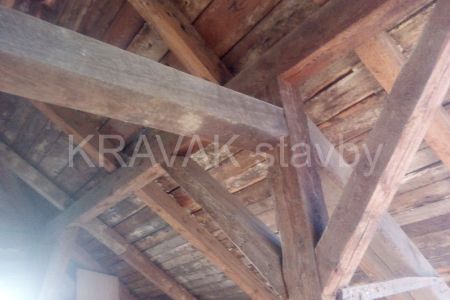 rekonstrukce bytovy dum_01_Brno venkov_20160117_8351004200_podkrovi Rousinov STAVBAT .jpg