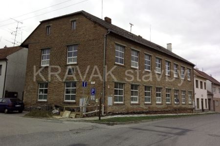 rekonstrukce bytovy dum_01_Brno venkov_2013_20140121_153211_Rousinov stavba1.jpg