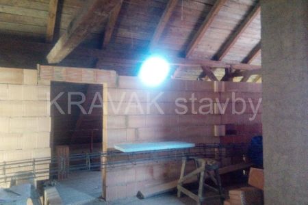 rekonstrukce bytovy dum_01_Brno venkov_20171101_1006430_podkrovi Rousinov STAVBAB .jpg