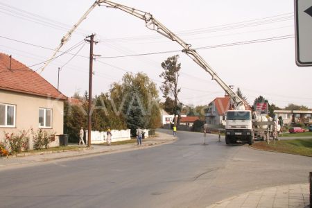 rekonstrukce RD_01_Brno venkov_20051015Betonování podlahy 1NP 22  MORá  MORt v.JPG