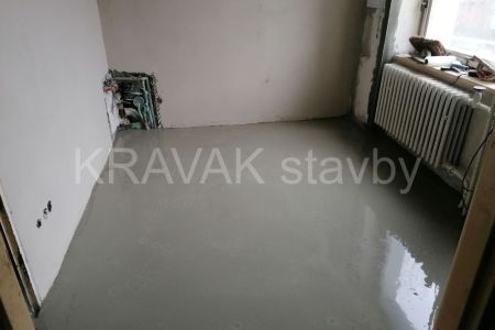 rekonstrukce_podlaha beton kuchyn S_04_pred dlazbou_20230131_144941  320 .jpg