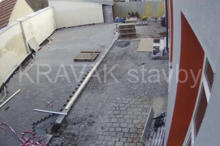 zamkova dlazba_01_20181119_42_14.09hod_rous_dvur_video casosber DVUR.jpg